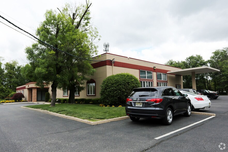 505 Pleasant Valley Ave, Moorestown, NJ à vendre - Photo du bâtiment - Image 2 de 14