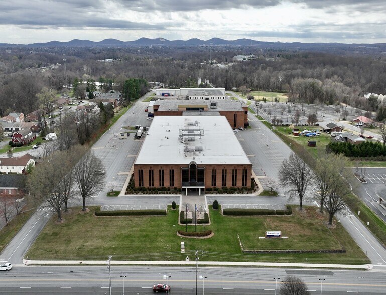 3315 Old Forest Rd, Lynchburg, VA à vendre - Aérien - Image 3 de 8