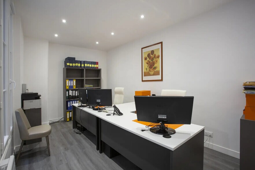 11 Rue Blanche, Paris for sale - Interior Photo - Image 1 of 22