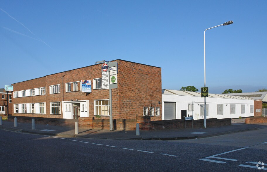 31-33 Fowler Rd, Ilford à vendre - Photo du bâtiment - Image 2 de 2