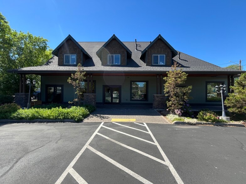 222 NW 7th St, Redmond, OR for lease - Building Photo - Image 1 of 1