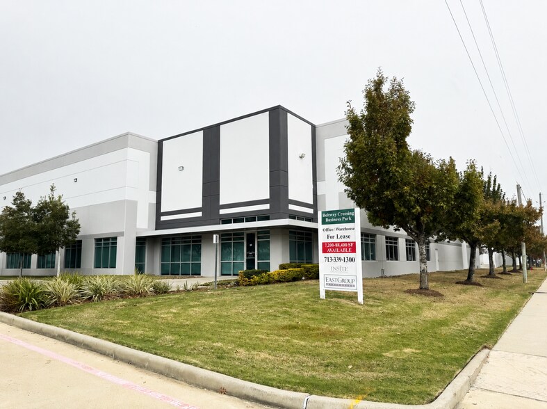 10803 Vinecrest Dr, Houston, TX à louer - Photo du bâtiment - Image 1 de 13
