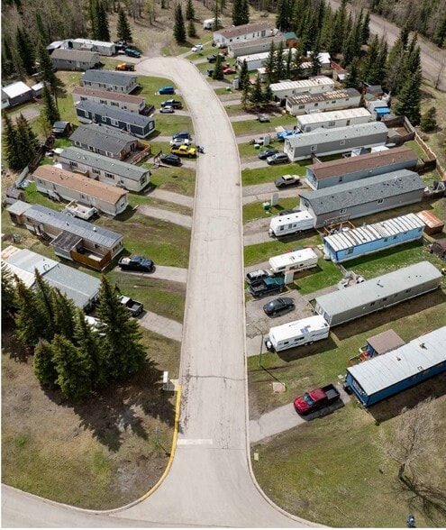 35 Cassiar Dr, Elkford, BC for sale - Primary Photo - Image 1 of 8