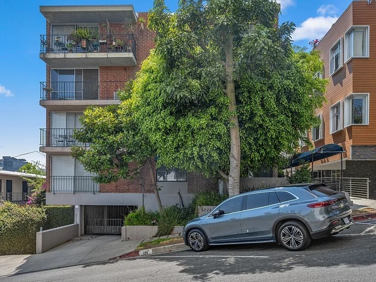 1211 Horn Ave, West Hollywood, CA à vendre - Photo du bâtiment - Image 2 de 3