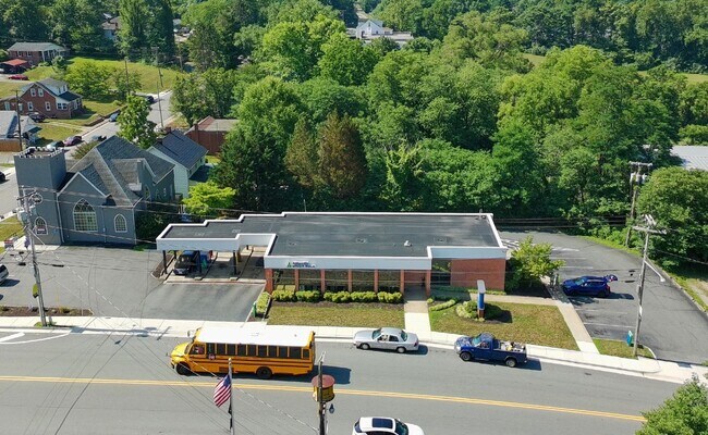 Plus de détails pour 124 Main St, Lovingston, VA - Commerce de détail à vendre