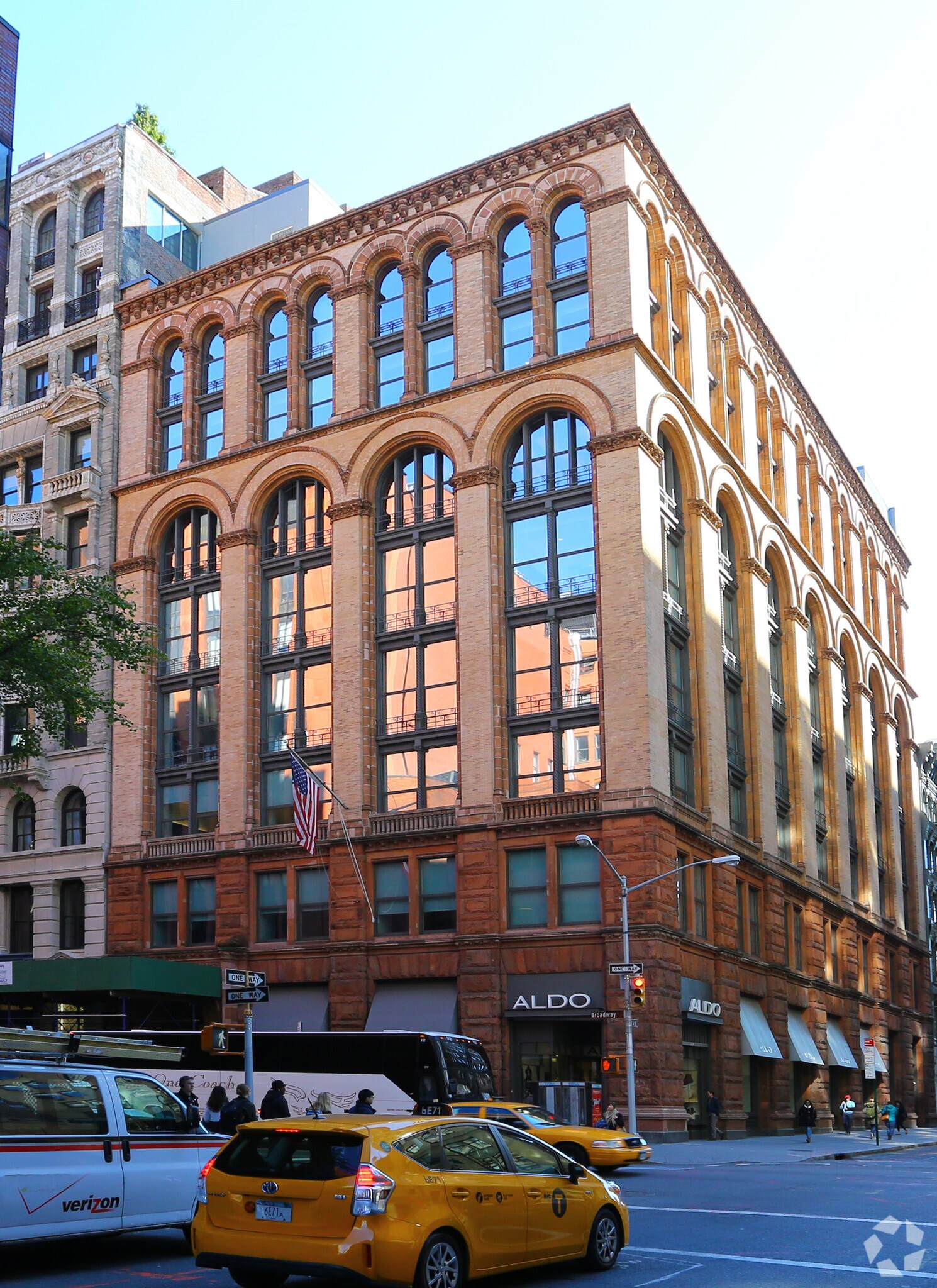 700 Broadway, New York, NY à louer Photo principale- Image 1 de 7