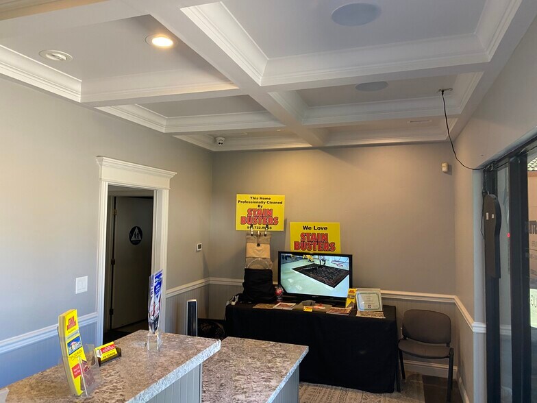 6366 Tupelo Dr, Citrus Heights, CA à vendre - Photo du bâtiment - Image 3 de 6