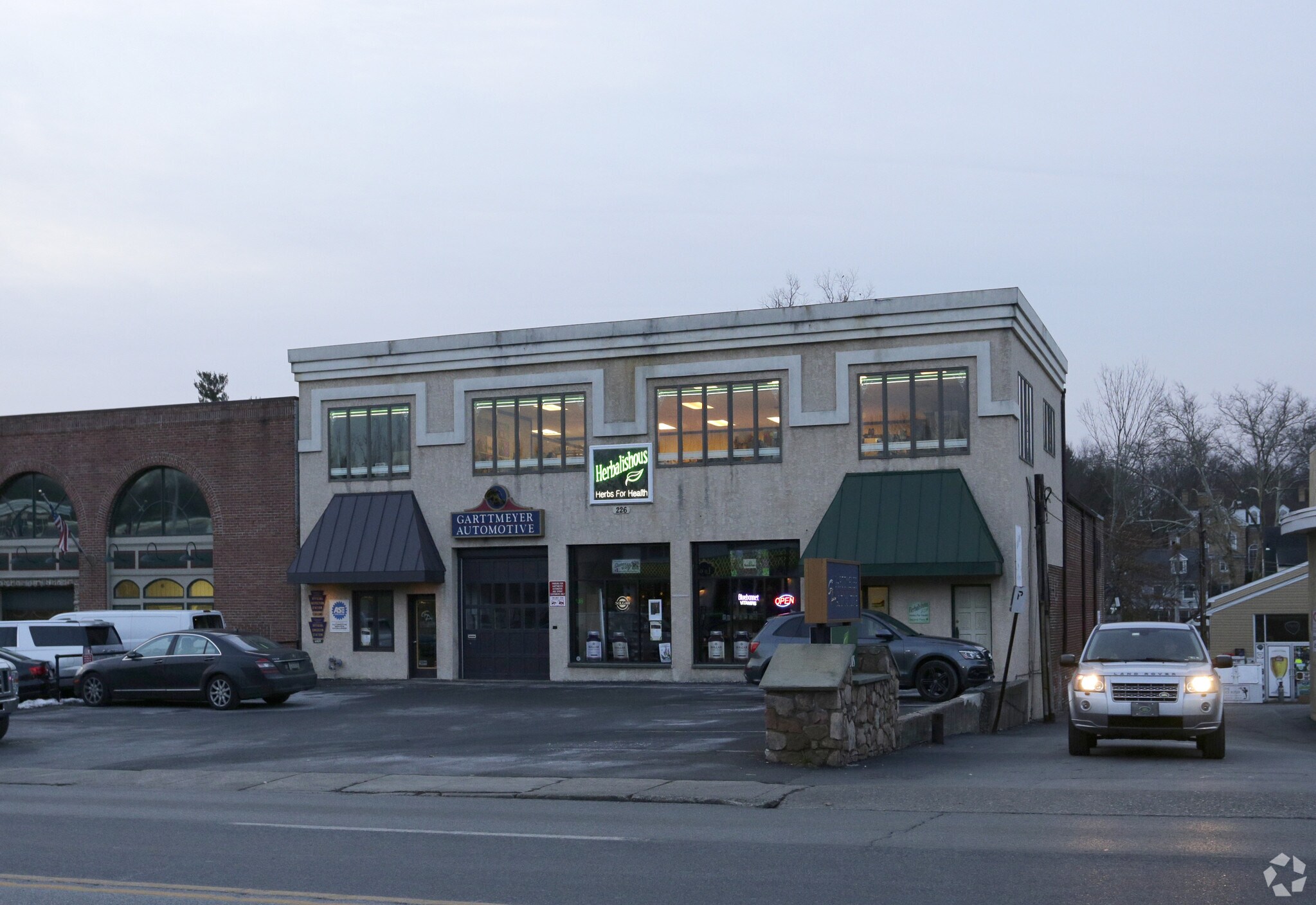 226 E Lancaster Ave, Wayne, PA for lease Building Photo- Image 1 of 4