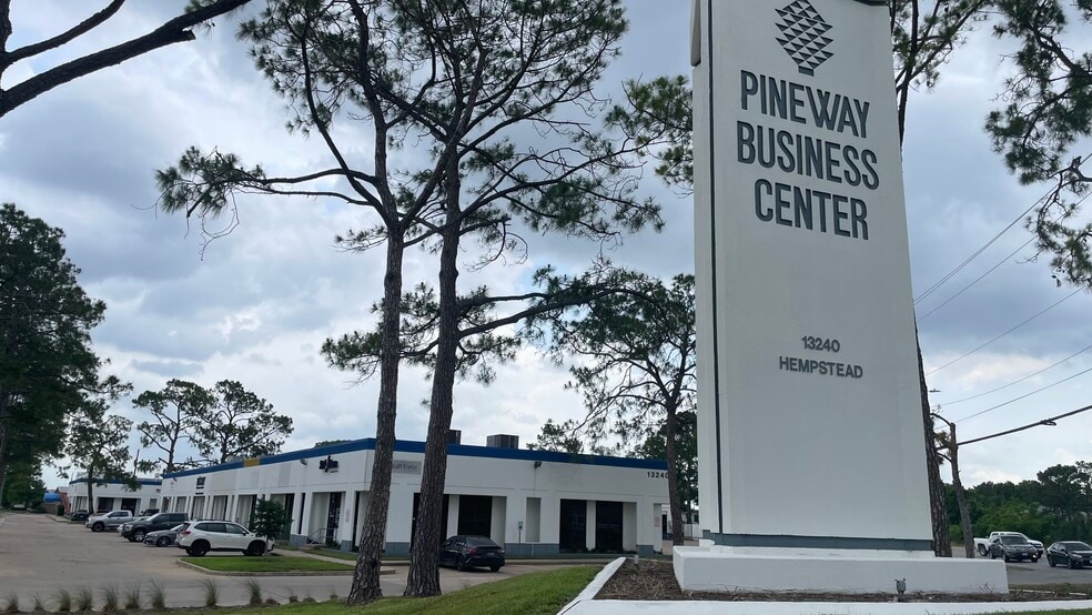 13230 Hempstead Hwy, Houston, TX for lease - Building Photo - Image 3 of 4