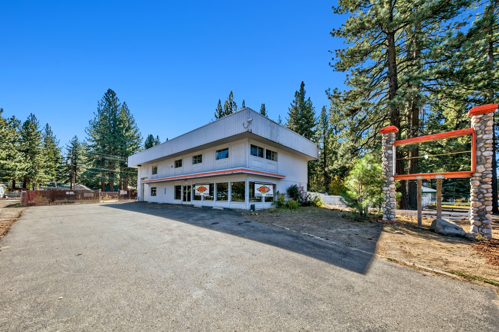 2724 Lake Tahoe Blvd, South Lake Tahoe, CA à vendre Photo du bâtiment- Image 1 de 9