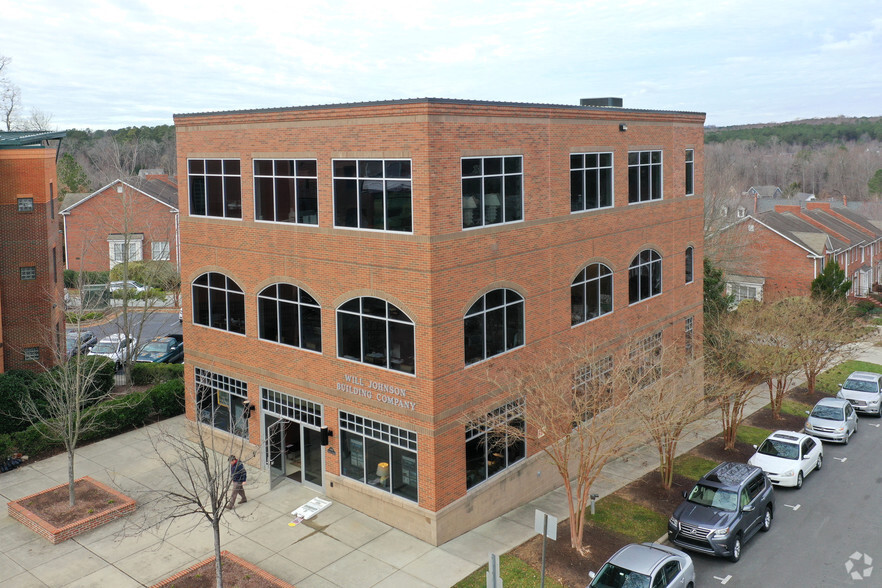 600 Market St, Chapel Hill, NC for lease - Primary Photo - Image 1 of 34