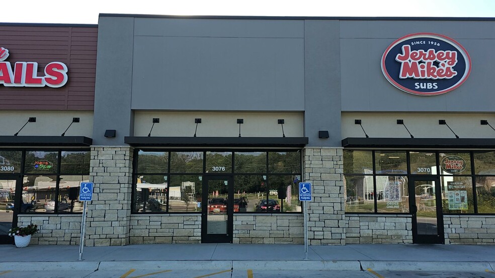 3070-3094 Floyd Blvd, Sioux City, IA for lease - Building Photo - Image 2 of 7