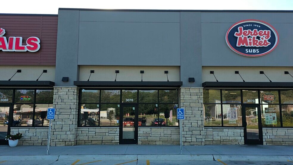 3070-3094 Floyd Blvd, Sioux City, IA à louer - Photo du bâtiment - Image 2 de 7