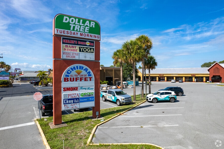 715-785 N Courtenay Pky, Merritt Island, FL for lease - Building Photo - Image 3 of 22