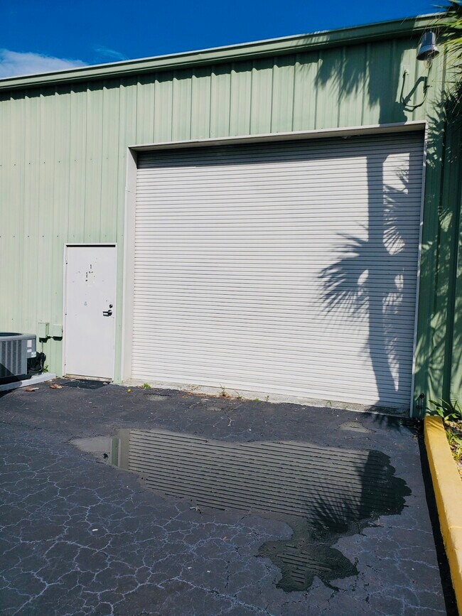 Plus de détails pour 11000 Metro Pky, Fort Myers, FL - Industriel à vendre