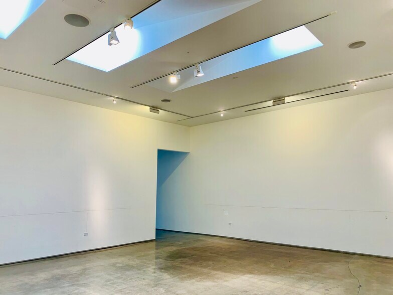 2754 S La Cienega Blvd, Los Angeles, CA à louer - Photo intérieure - Image 2 de 5