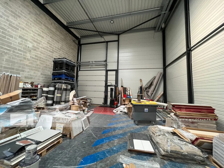 Industrial in Cormeilles-en-Parisis for lease - Interior Photo - Image 2 of 3
