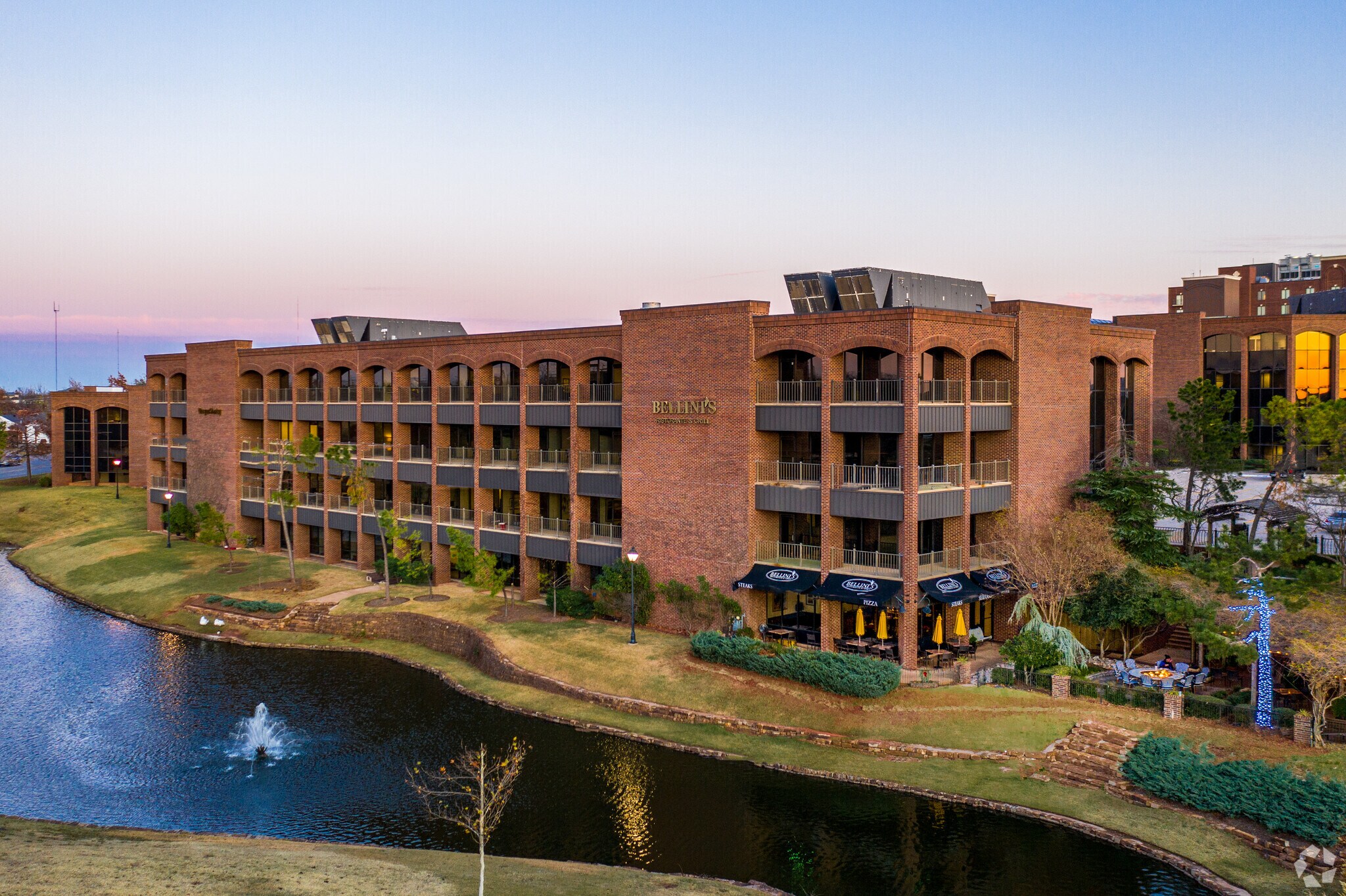 6301 Waterford Blvd, Oklahoma City, OK à louer Photo du bâtiment- Image 1 de 9