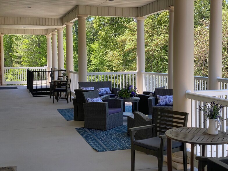 590 W Crossville Rd, Roswell, GA à louer - Photo du bâtiment - Image 2 de 25