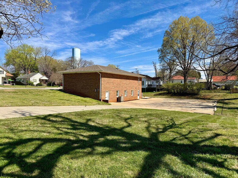 1203 Northup St, Reidsville, NC à vendre - Photo du bâtiment - Image 2 de 14