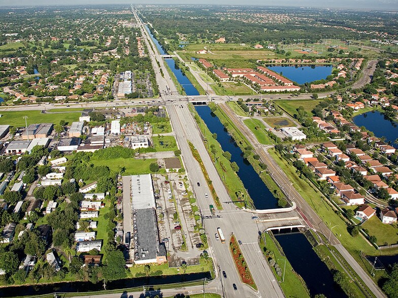 8242 Griffin Rd, Davie, FL for lease - Building Photo - Image 2 of 9