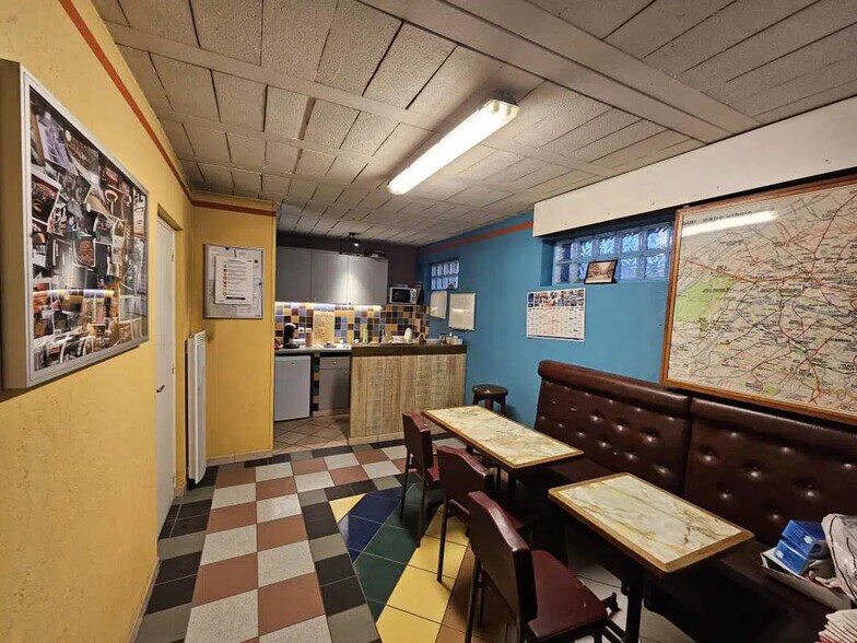 Industrial in Montreuil for sale - Interior Photo - Image 2 of 9