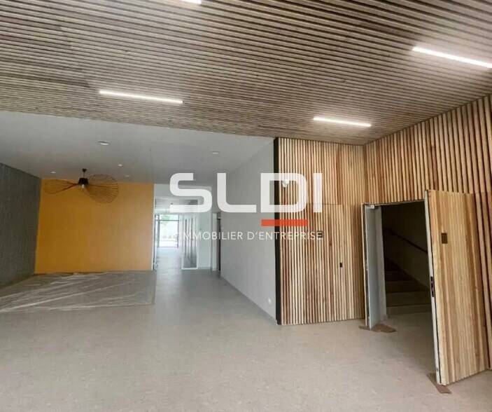 70 A Cours Tolstoï, Villeurbanne for lease - Building Photo - Image 2 of 10