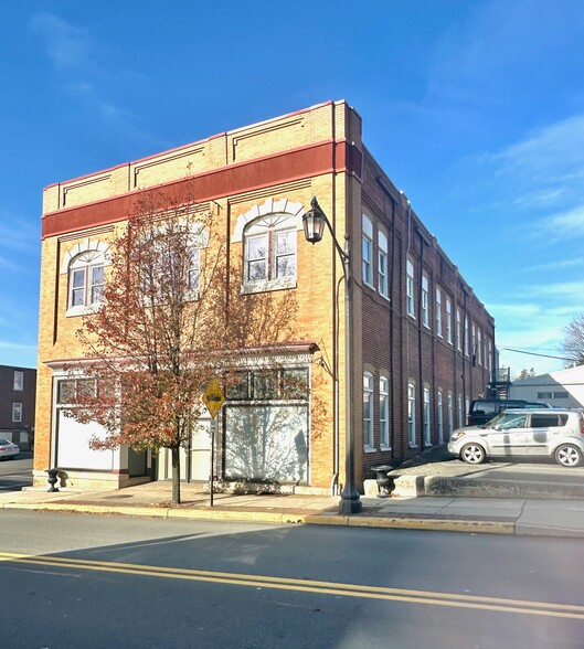 27 S Reading Ave, Boyertown, PA à vendre - Photo du bâtiment - Image 3 de 20