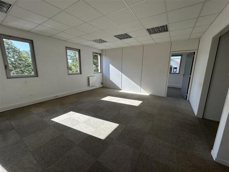 14 I Rue Pierre De Coubertin, Dijon for lease - Interior Photo - Image 2 of 7