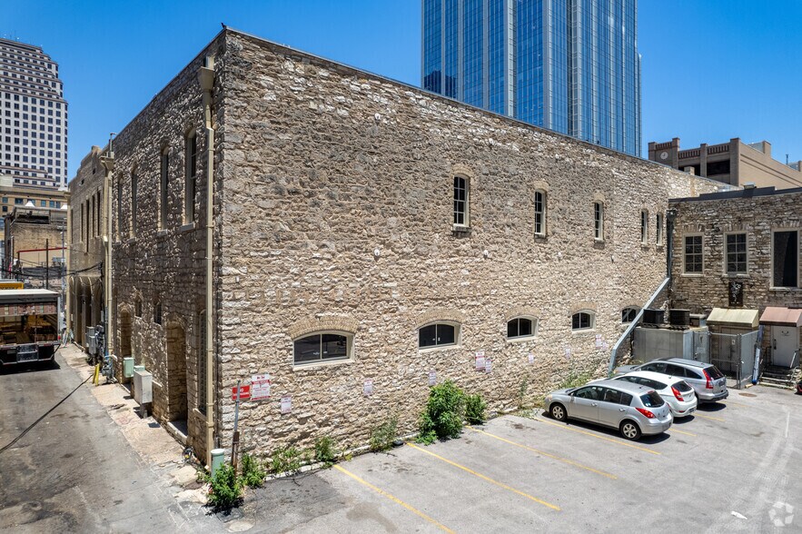 316 Congress Ave, Austin, TX à louer - Photo du bâtiment - Image 3 de 9