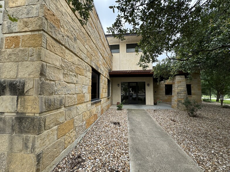 2500 NE Inner Loop, Georgetown, TX for lease - Building Photo - Image 2 of 8