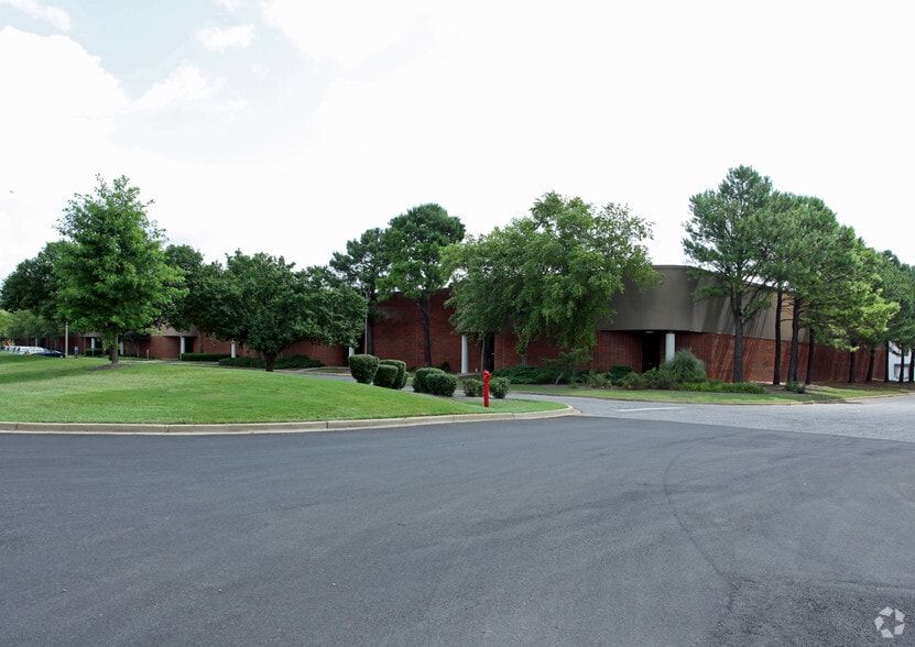 4570 Shelby Air Dr, Memphis, TN for lease - Primary Photo - Image 2 of 8