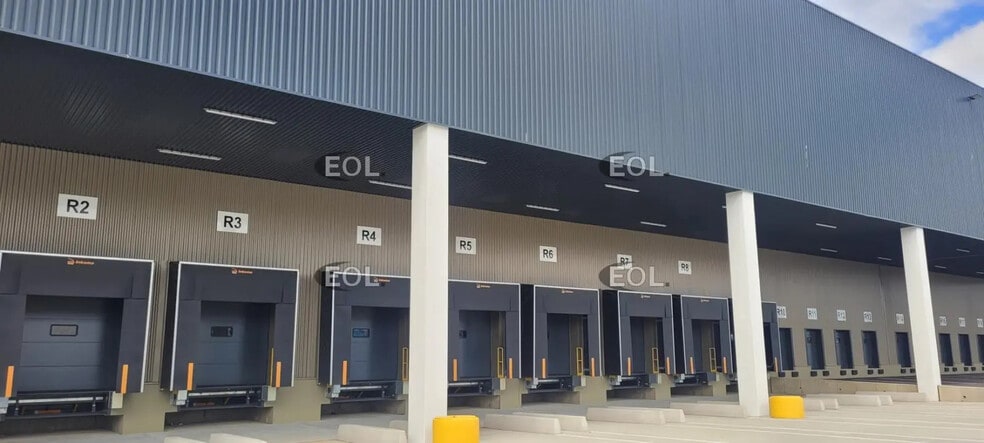 Industrial in Corbas for lease - Building Photo - Image 3 of 9