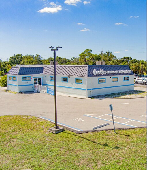 4535 Tamiami Trl, Port Charlotte, FL à louer - Photo du bâtiment - Image 2 de 117