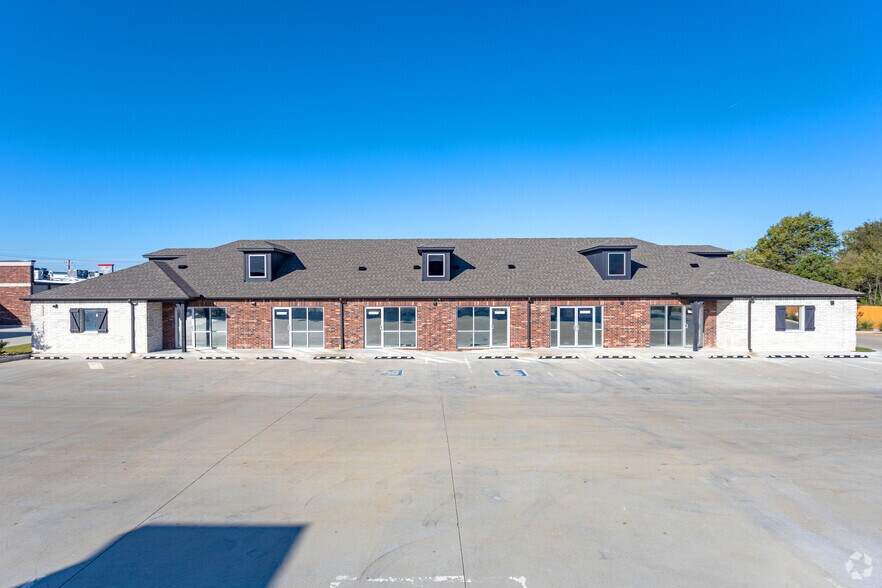 15055 S Elwood Ave, Glenpool, OK à vendre - Photo du bâtiment - Image 3 de 4