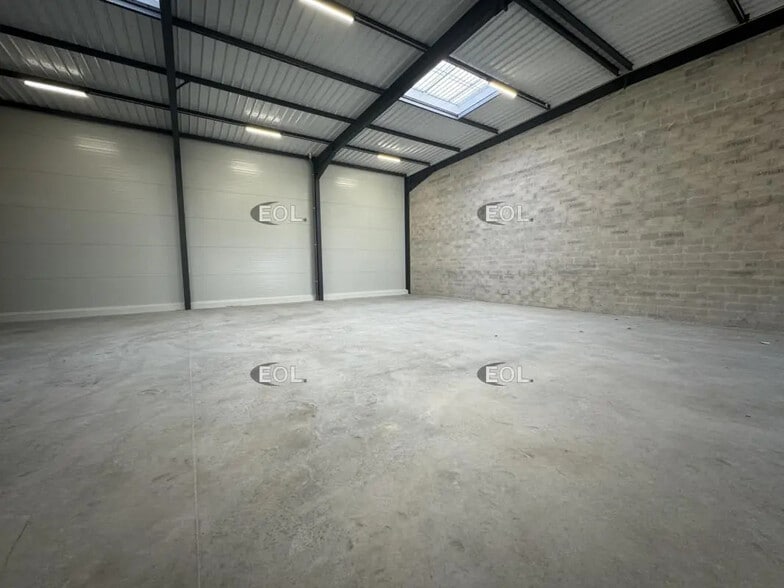 Flex in Bondoufle for lease - Interior Photo - Image 3 of 4