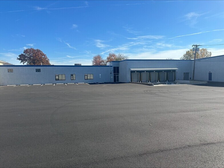 400 N Midland Ave, Saddle Brook, NJ à louer - Photo du bâtiment - Image 1 de 6