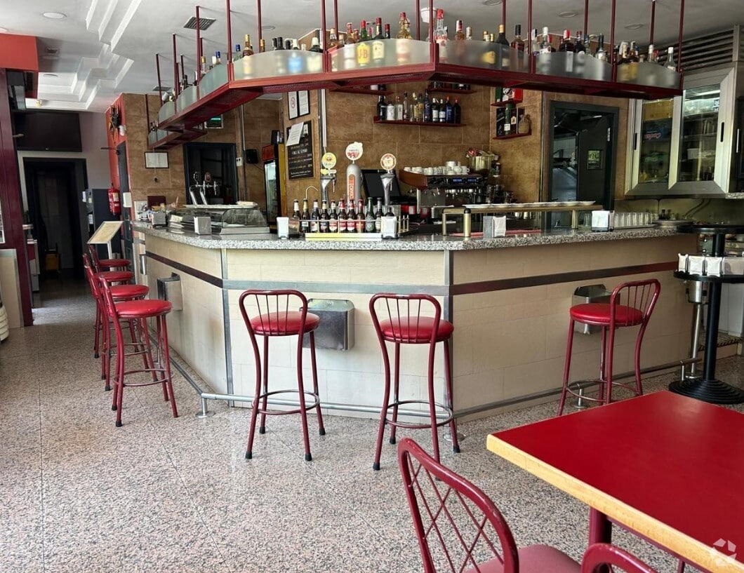 Madrid, MAD 28030 - Unit Puerta 01, Esc. E - - Interior Photo - Image 1 of 4