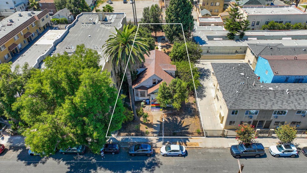 3015 Shrine Pl, Los Angeles, CA à vendre - Photo du bâtiment - Image 1 de 10