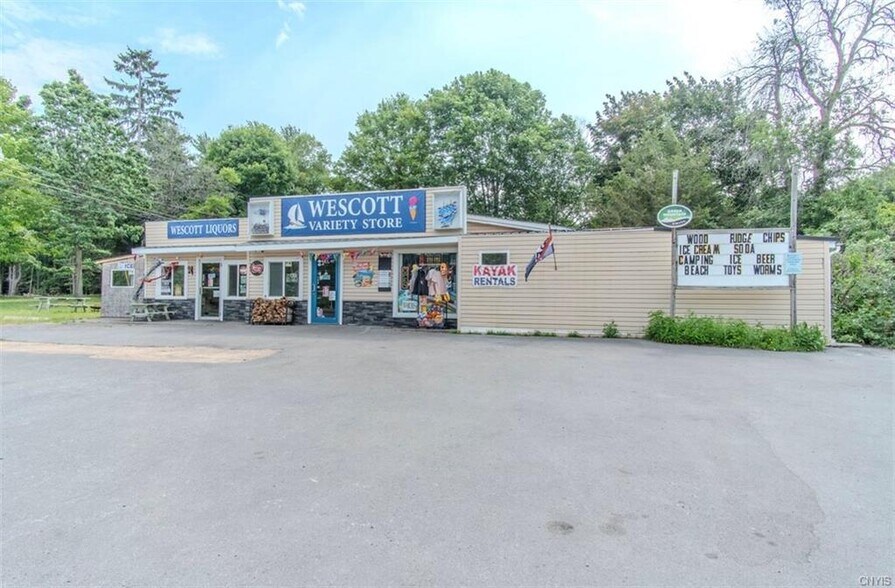 12559-561 Ridge Rd, Sackets Harbor, NY à vendre - Photo du bâtiment - Image 2 de 22