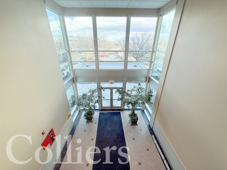 5660 E Franklin Rd, Nampa, ID à louer - Photo du bâtiment - Image 2 de 8