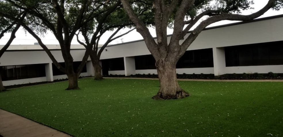 4300 Alpha Rd, Dallas, TX à louer - Photo du bâtiment - Image 3 de 7