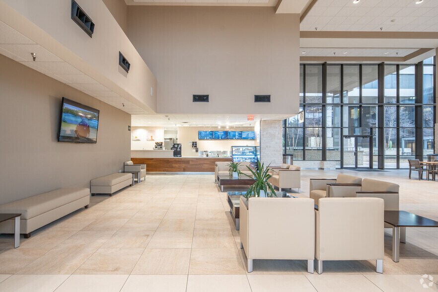 250 E John Carpenter Fwy, Irving, TX à louer - Photo intérieure - Image 2 de 28