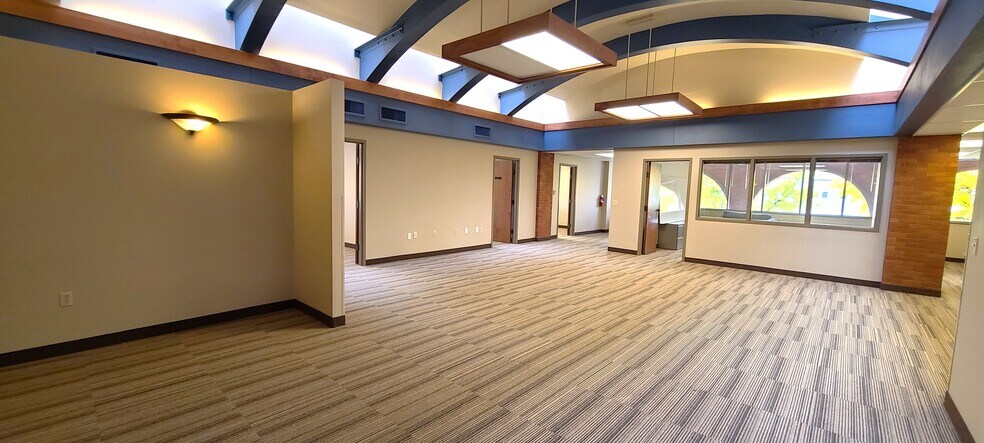 333 High St NE, Salem, OR à louer - Photo du bâtiment - Image 3 de 11