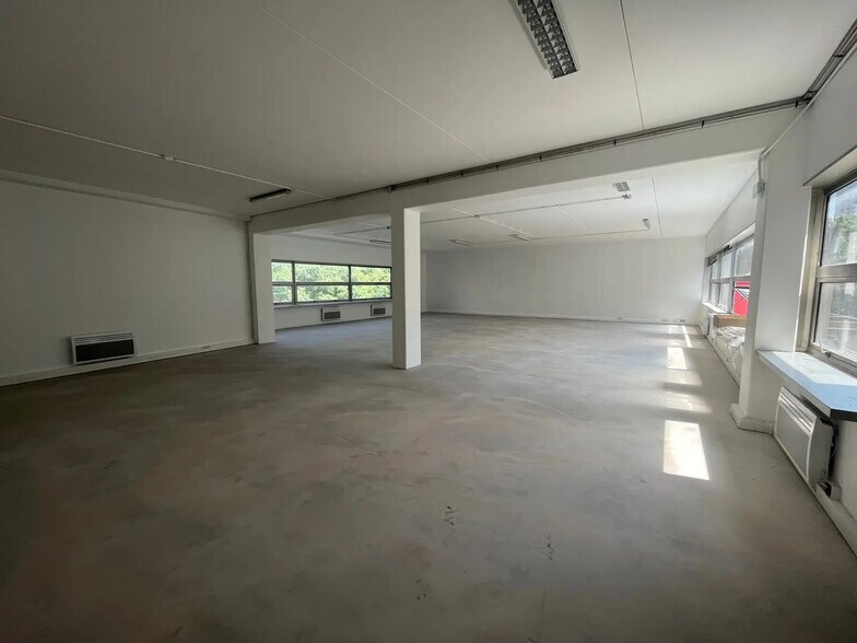 134 Rue D'Aubervilliers, Paris for lease - Interior Photo - Image 1 of 4