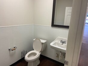 17503-17587 Imperial Valley Dr, Houston, TX for lease Building Photo- Image 2 of 5