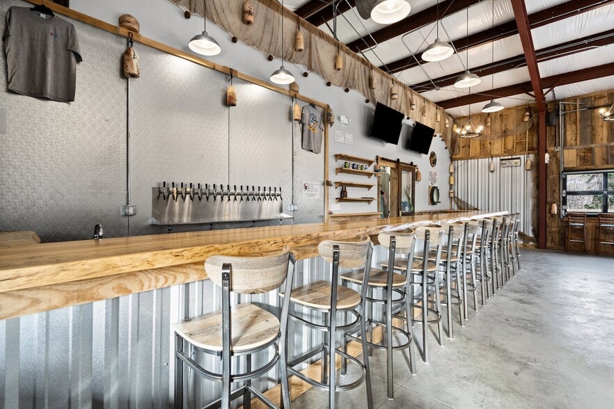 4810 Long Beach Rd SE, Southport, NC for sale - Interior Photo - Image 3 of 83