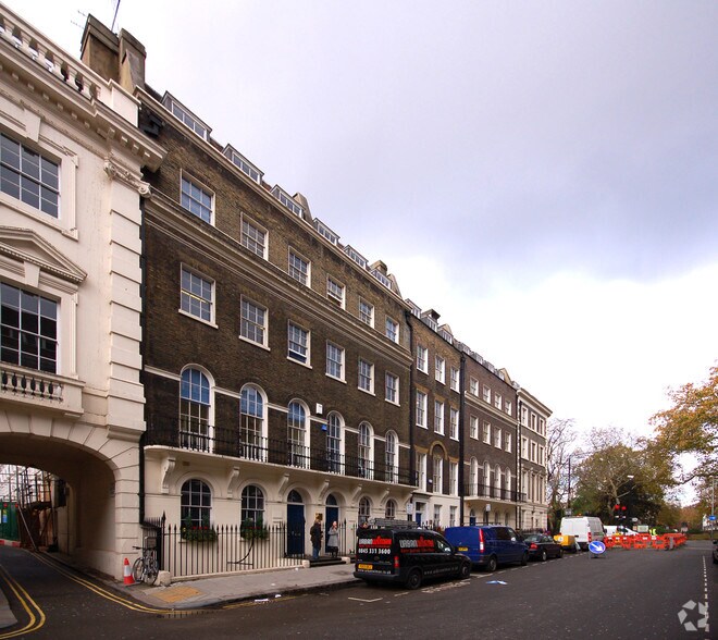 20-21 Southampton Pl, Londres à louer - Photo du bâtiment - Image 2 de 5