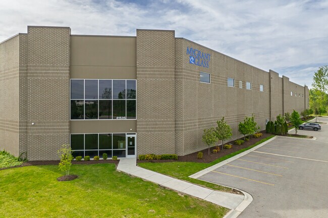 Plus de détails pour 41520 Haggerty Cir, Canton Township, MI - Industriel à louer