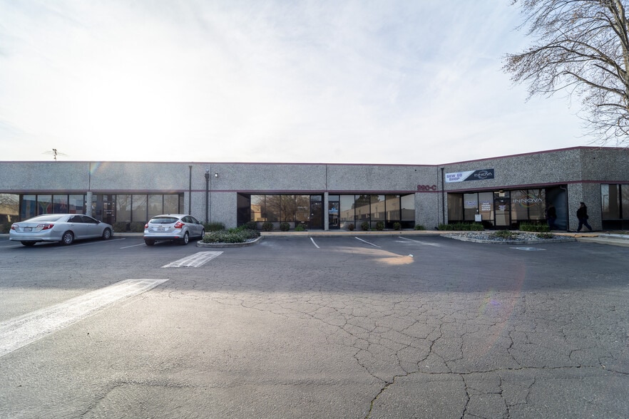 990 Klamath Ln, Yuba City, CA for lease - Building Photo - Image 2 of 3